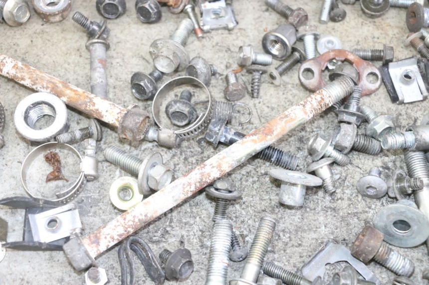 photo de SAC VISSERIE VIS HONDA XLV VARADERO 125 (2000 - 2006) - Détail de la pièce