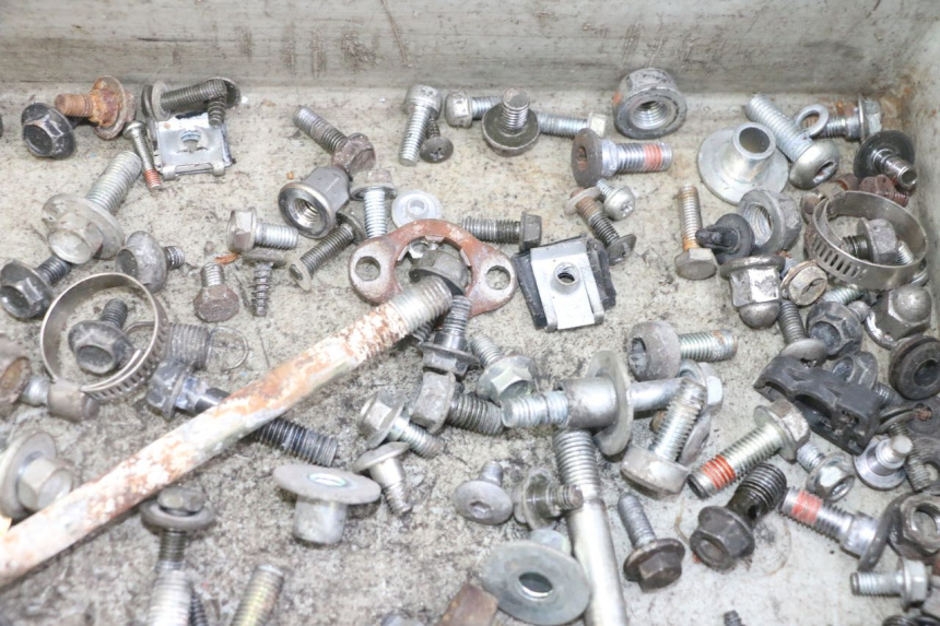 photo de SAC VISSERIE VIS HONDA XLV VARADERO 125 (2000 - 2006) - Gros plan technique