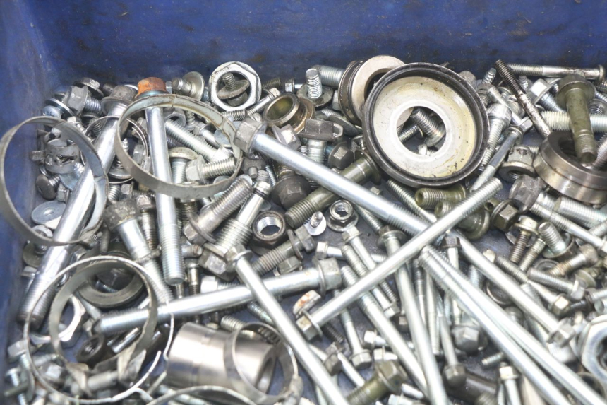 photo de SAC VISSERIE VIS YAMAHA XP T-MAX TMAX 500 (2004 - 2007) - Zoom état d’usage