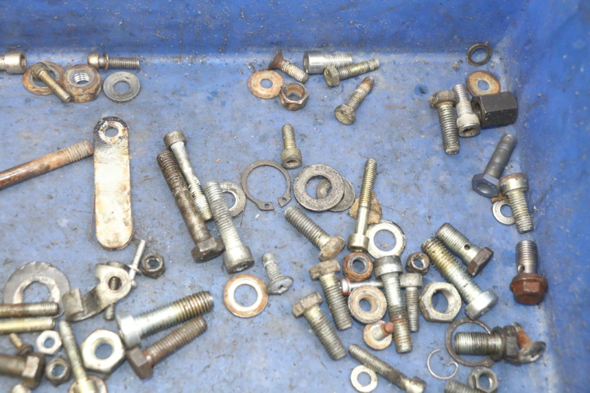 photo de SAC VISSERIE VIS PEUGEOT XP6 50 (2006 - 2011) - Autre angle de vue