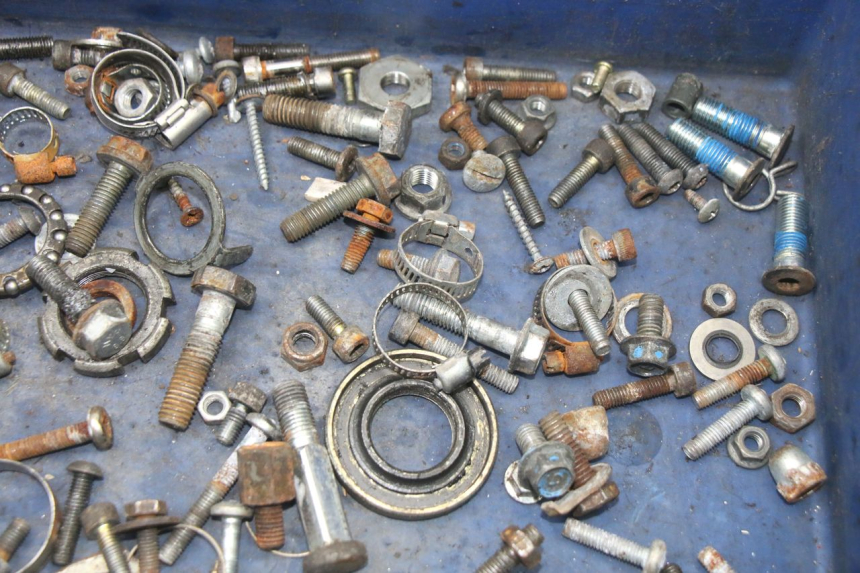 photo de SAC VISSERIE VIS YAMAHA AEROX 50 (1997 - 2006) - Zoom état d’usage