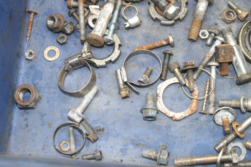 photo de SAC VISSERIE VIS YAMAHA AEROX 50 (1997 - 2006) - Autre angle de vue