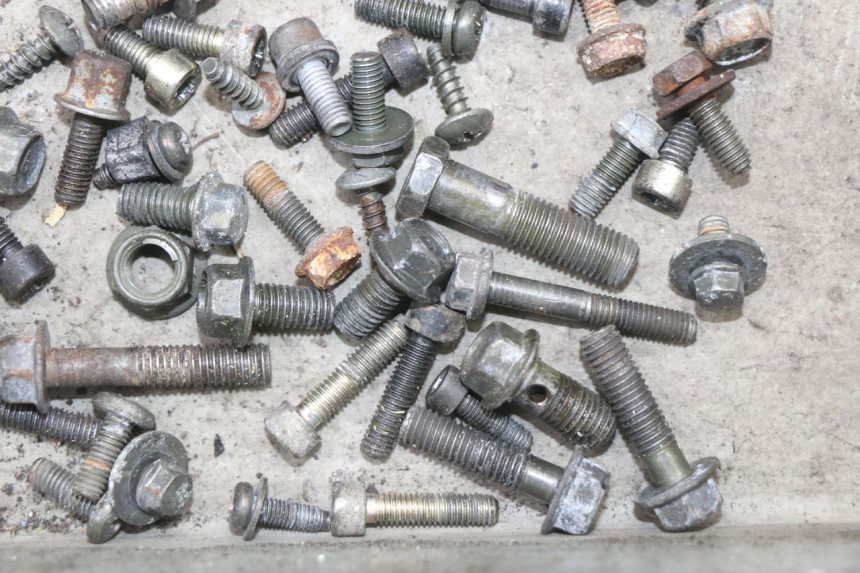 photo de SAC VISSERIE VIS YAMAHA BW'S NG NEXT GENERATION 50 (1996 - 2003) - Gros plan technique