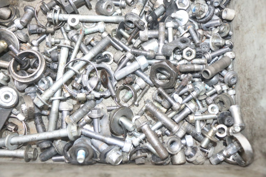 photo de SAC VISSERIE VIS YAMAHA FJR ABS 1300 (2006 - 2012) - Gros plan technique