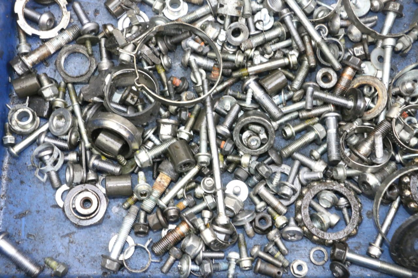 photo de SAC VISSERIE VIS YAMAHA FZ1 FAZER 1000 (2007 - 2009) - Zoom état d’usage