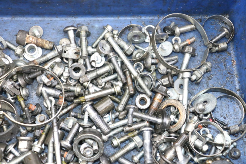 photo de SAC VISSERIE VIS YAMAHA FZ1 FAZER 1000 (2007 - 2009) - Autre angle de vue