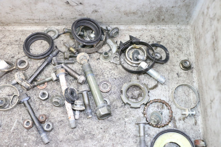 photo de SAC VISSERIE VIS YAMAHA TTR 125 (2000 - 2020) - Zoom état d’usage