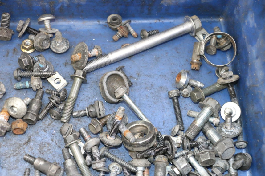 photo de SAC VISSERIE VIS YAMAHA X-MAX XMAX ABS 250 (2010 - 2014) - Zoom état d’usage