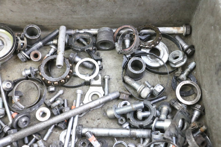 photo de SAC VISSERIE VIS YAMAHA XJ6 600 (2008 - 2016) - Détail de la pièce