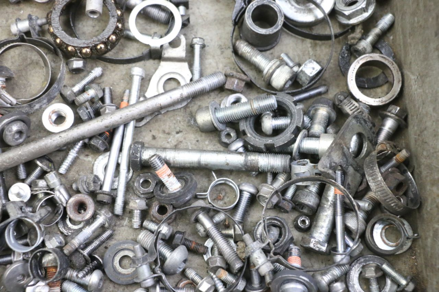 photo de SAC VISSERIE VIS YAMAHA XJ6 600 (2008 - 2016) - Zoom état d’usage