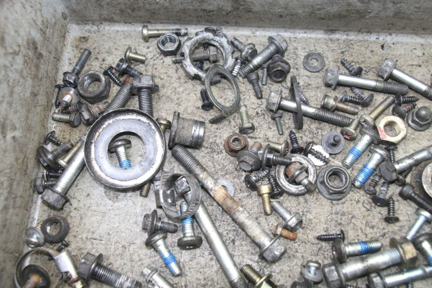 photo de SAC VISSERIE VIS YAMAHA YP MAJESTY 125 (2007 - 2010) - Détail de la pièce