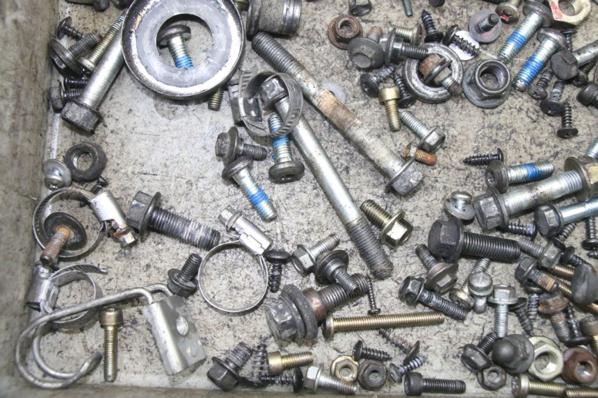 photo de SAC VISSERIE VIS YAMAHA YP MAJESTY 125 (2007 - 2010) - Autre angle de vue