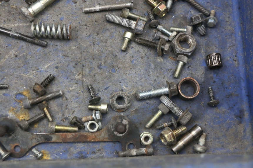 photo de SAC VISSERIE VIS YAMAHA YE ZEST 50 (1992 - 1998) - Gros plan technique