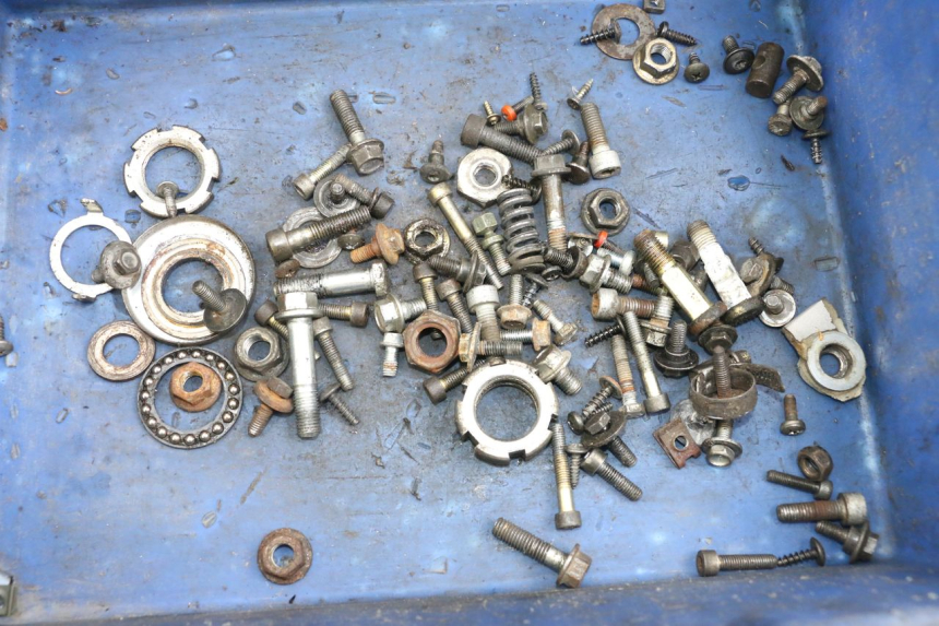 photo de SAC VISSERIE VIS YAMAHA YN NEO'S 50 (1997 - 2004) - Détail de la pièce