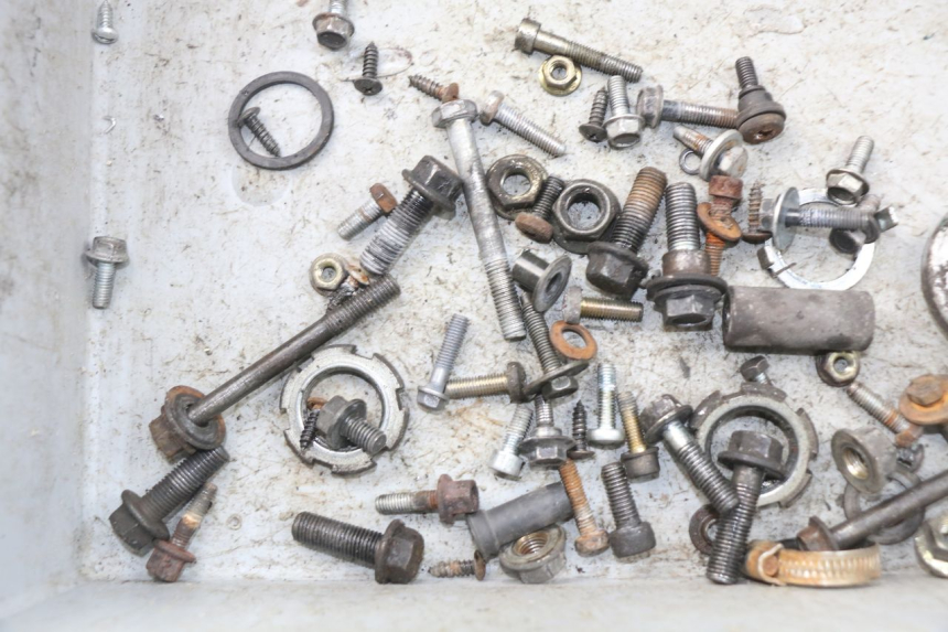 photo de SAC VISSERIE VIS YAMAHA YP MAJESTY 125 (1998 - 2001) - Zoom état d’usage