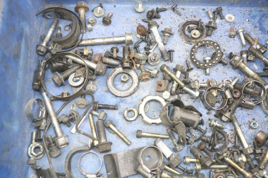 photo de SAC VISSERIE VIS YAMAHA YP MAJESTY 125 (2007 - 2010) - Détail de la pièce