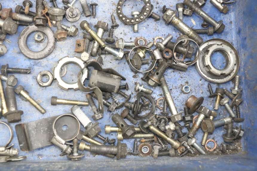 photo de SAC VISSERIE VIS YAMAHA YP MAJESTY 125 (2007 - 2010) - Zoom état d’usage