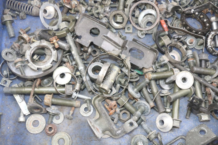 photo de SAC VISSERIE VIS YAMAHA YP MAJESTY 400 (2004 - 2008) - Zoom état d’usage