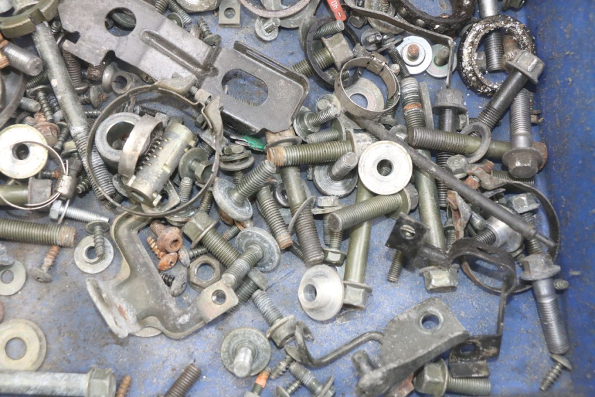 photo de SAC VISSERIE VIS YAMAHA YP MAJESTY 400 (2004 - 2008) - Autre angle de vue