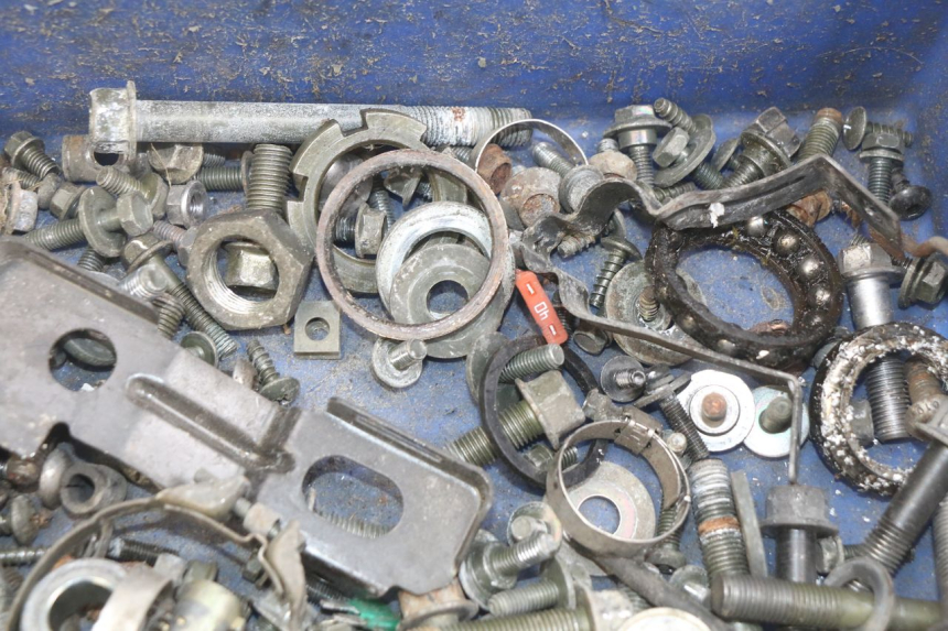 photo de SAC VISSERIE VIS YAMAHA YP MAJESTY 400 (2004 - 2008) - Gros plan technique