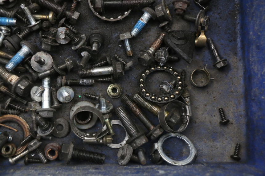 photo de SAC VISSERIE VIS YAMAHA YP MAJESTY 125 (2002 - 2006) - Gros plan technique