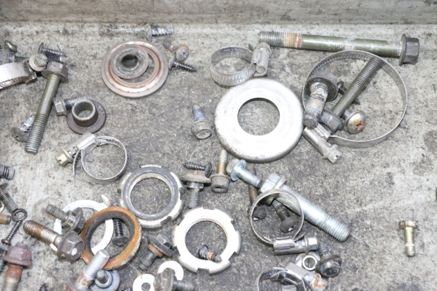 photo de SAC VISSERIE VIS YAMAHA YP MAJESTY 125 (2007 - 2010) - Détail de la pièce