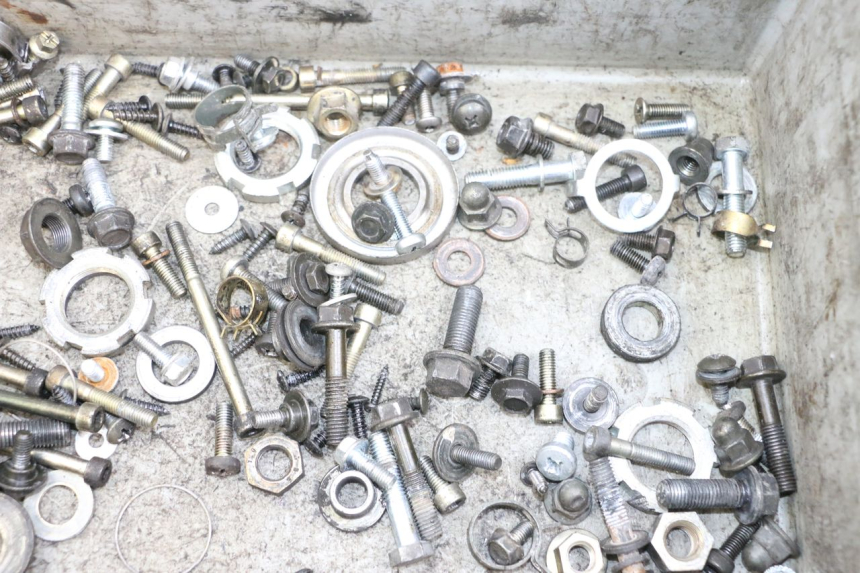 photo de SAC VISSERIE VIS YAMAHA YP MAJESTY 125 (2002 - 2006) - Détail de la pièce