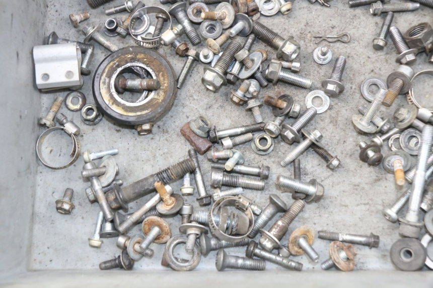 photo de SAC VISSERIE VIS YAMAHA YZ-F YZF 250 (2014 - 2018) - Zoom état d’usage