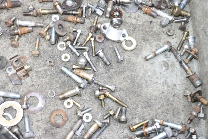 photo de SAC VISSERIE VIS KYMCO ZING 125 (1997 - 2003) - Détail de la pièce