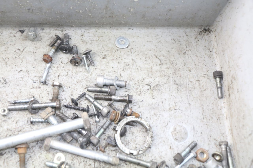 photo de SAC VISSERIE VIS PIAGGIO ZIP 2T 50 (2009 - 2019) - Autre angle de vue