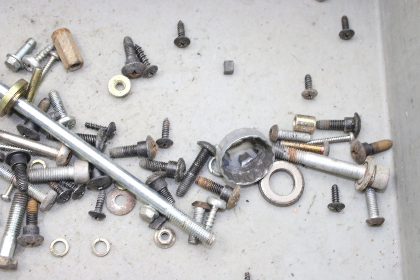 photo de SAC VISSERIE VIS PIAGGIO ZIP 2T 50 (2009 - 2019) - Zoom état d’usage