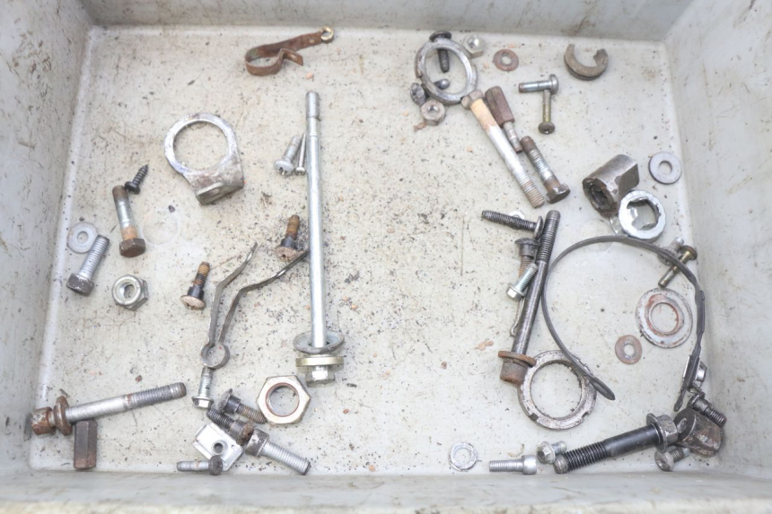 photo de SAC VISSERIE VIS PIAGGIO ZIP 2T 50 (2009 - 2019) - Détail de la pièce