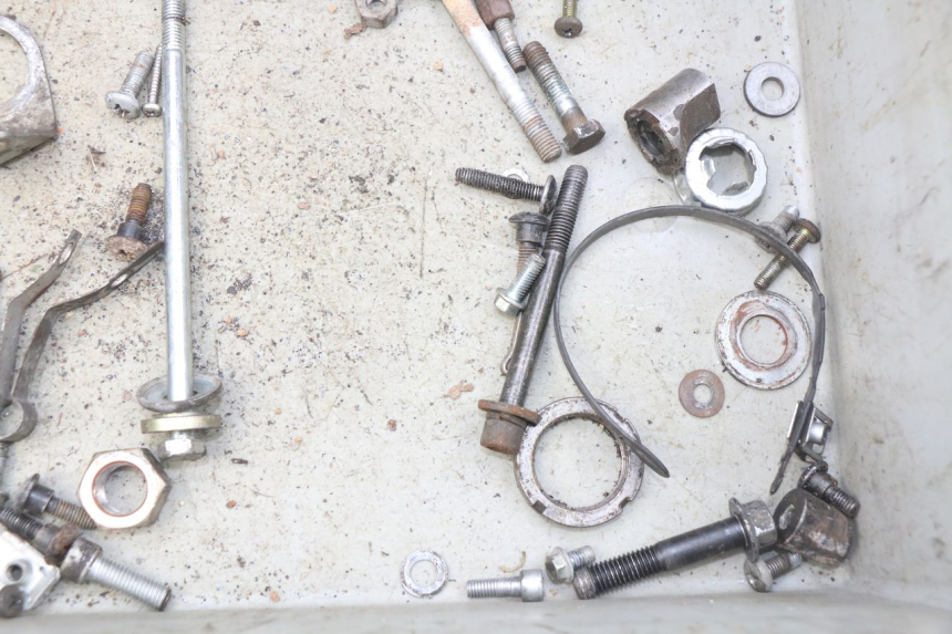 photo de SAC VISSERIE VIS PIAGGIO ZIP 2T 50 (2009 - 2019) - Zoom état d’usage