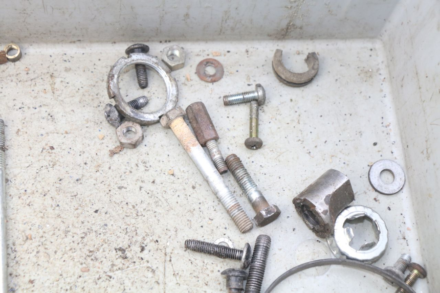 photo de SAC VISSERIE VIS PIAGGIO ZIP 2T 50 (2009 - 2019) - Autre angle de vue