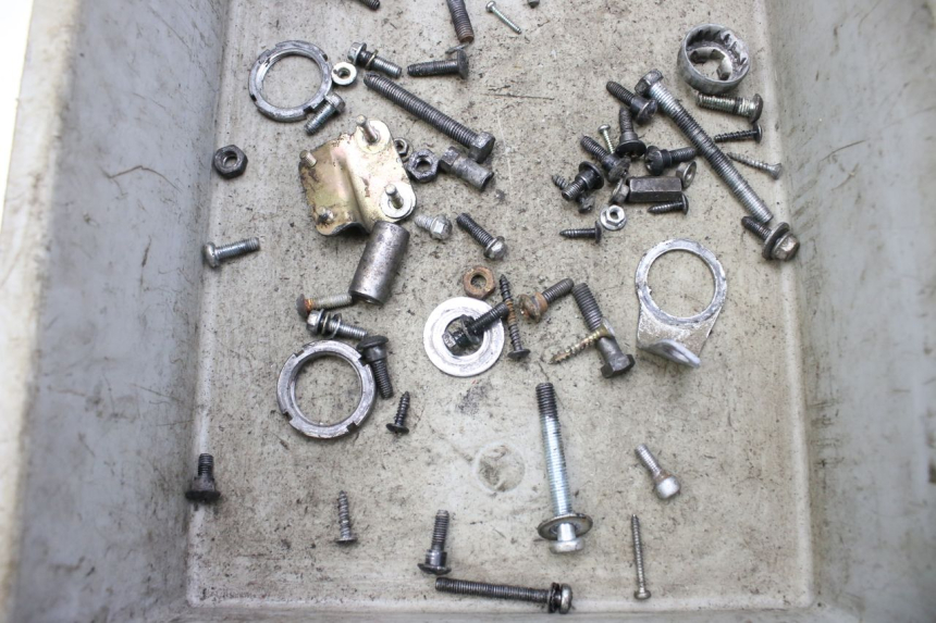 photo de SAC VISSERIE VIS PIAGGIO ZIP 2T 50 (2009 - 2019) - Zoom état d’usage