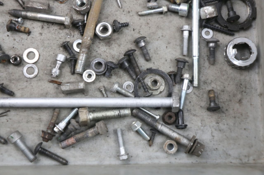 photo de SAC VISSERIE VIS PIAGGIO ZIP 4T 50 (2018 - 2020) - Zoom état d’usage