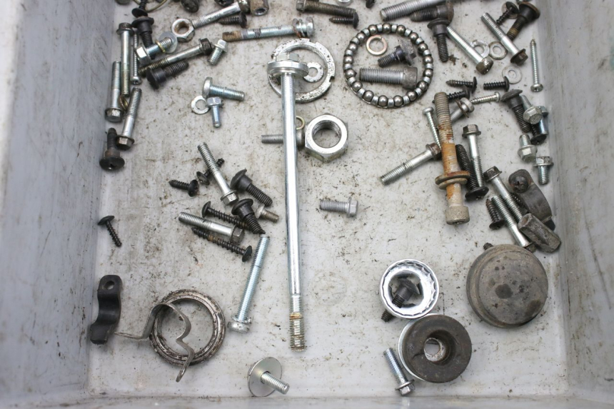 photo de SAC VISSERIE VIS PIAGGIO ZIP 4T 50 (2018 - 2020) - Autre angle de vue