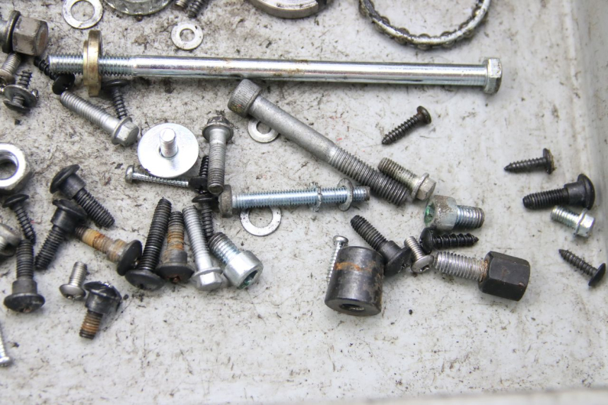 photo de SAC VISSERIE VIS PIAGGIO ZIP 4T 50 (2018 - 2020) - Zoom état d’usage