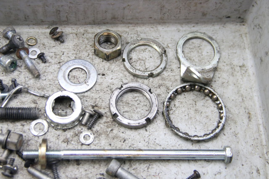 photo de SAC VISSERIE VIS PIAGGIO ZIP 4T 50 (2018 - 2020) - Autre angle de vue