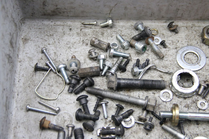 photo de SAC VISSERIE VIS PIAGGIO ZIP 4T 50 (2018 - 2020) - Gros plan technique