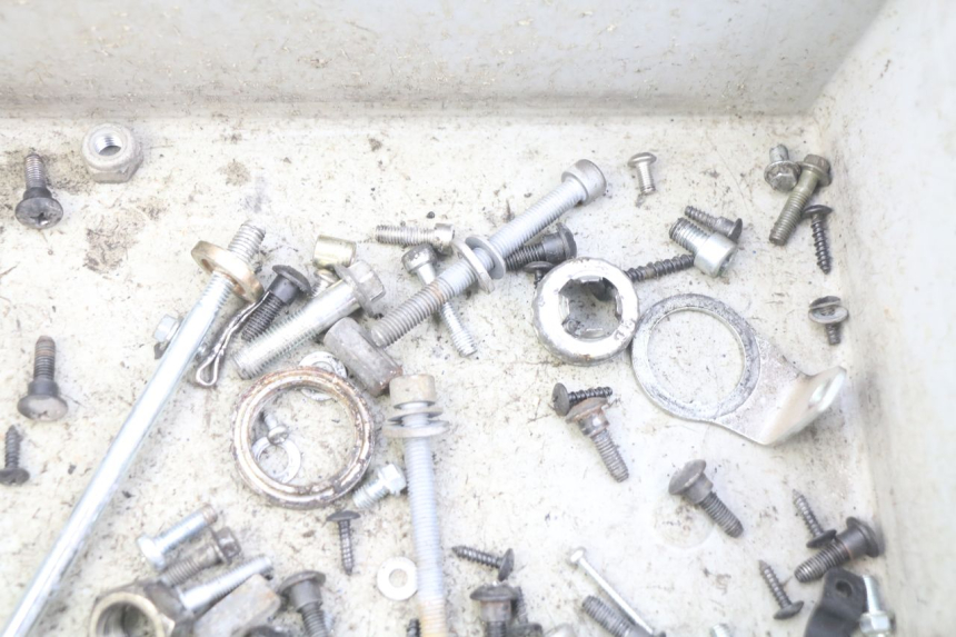 photo de SAC VISSERIE VIS PIAGGIO ZIP 4T 50 (2018 - 2020) - Autre angle de vue