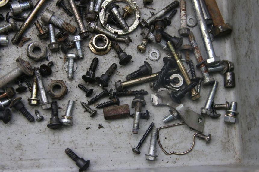 photo de SAC VISSERIE VIS PIAGGIO ZIP 4T 50 (2018 - 2020) - Autre angle de vue