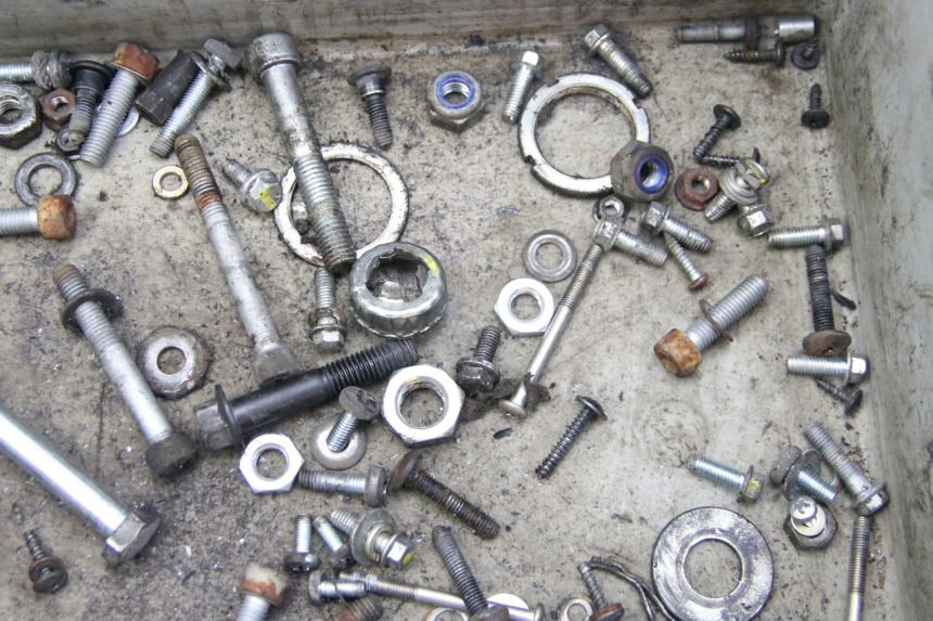 photo de SAC VISSERIE VIS PIAGGIO ZIP 4T 50 (2018 - 2020) - Autre angle de vue