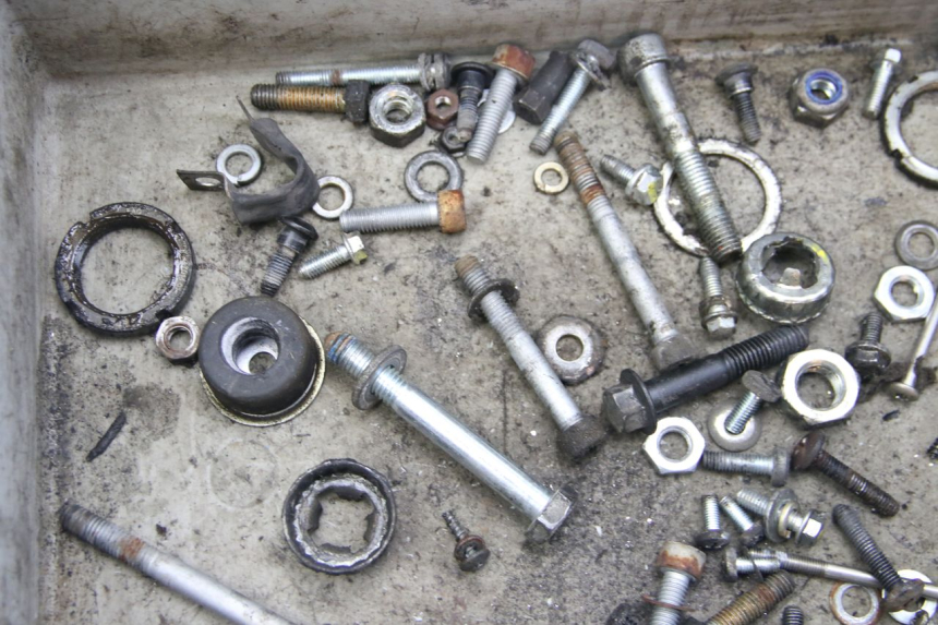 photo de SAC VISSERIE VIS PIAGGIO ZIP 4T 50 (2018 - 2020) - Gros plan technique