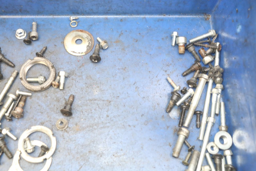 photo de SAC VISSERIE VIS PIAGGIO ZIP 4T 50 (2018 - 2020) - Autre angle de vue