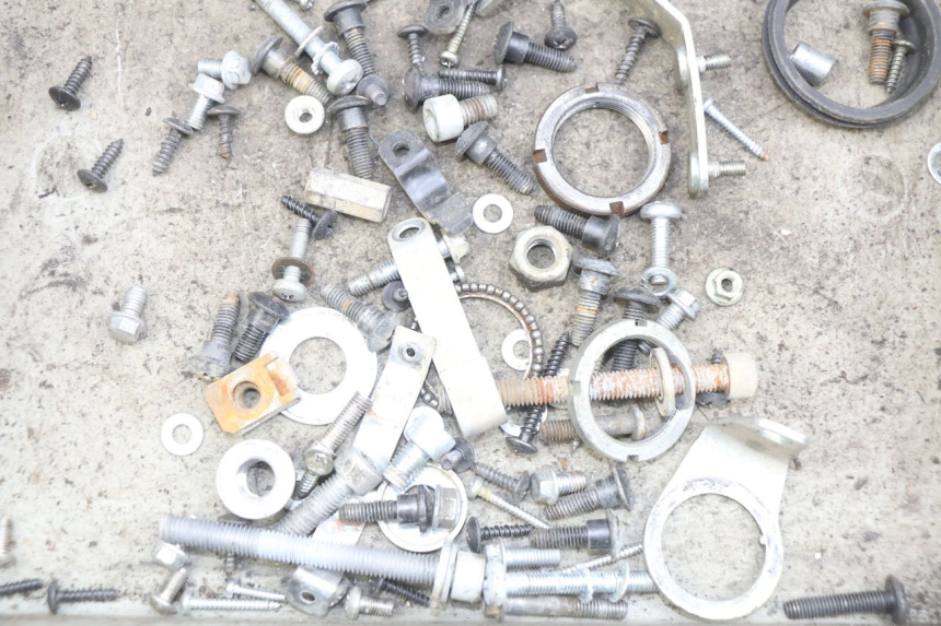 photo de SAC VISSERIE VIS PIAGGIO ZIP 4T 50 (2018 - 2020) - Détail de la pièce