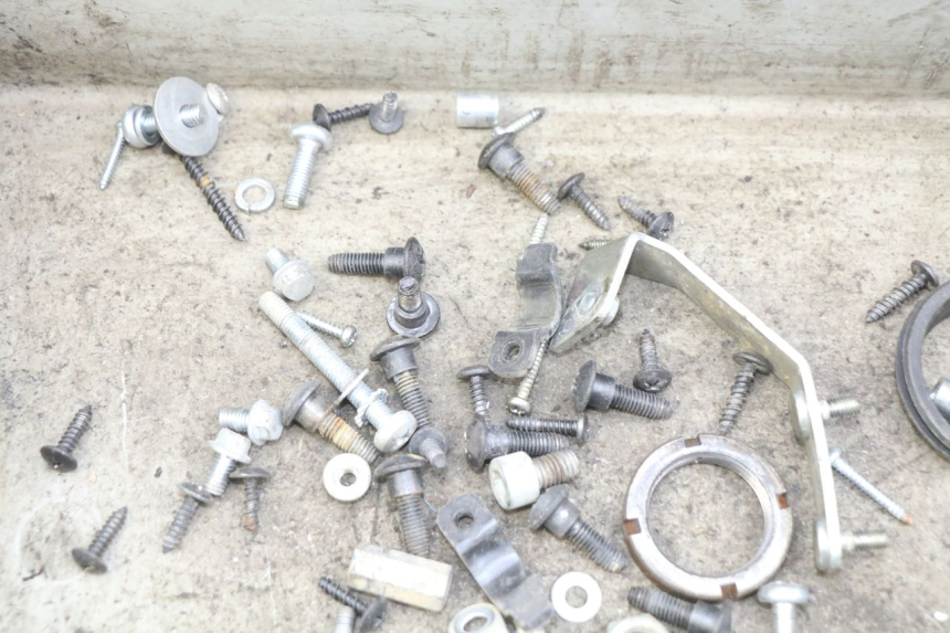 photo de SAC VISSERIE VIS PIAGGIO ZIP 4T 50 (2018 - 2020) - Zoom état d’usage