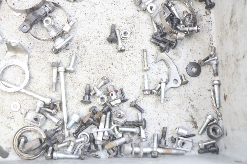 photo de SAC VISSERIE VIS PIAGGIO ZIP 4T 50 (2018 - 2020) - Zoom état d’usage