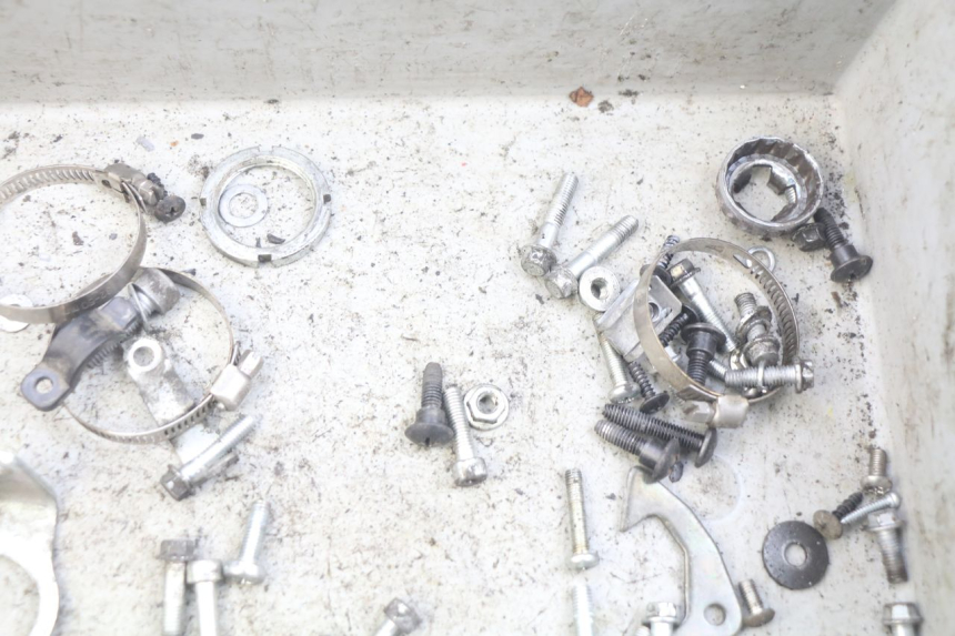 photo de SAC VISSERIE VIS PIAGGIO ZIP 4T 50 (2018 - 2020) - Autre angle de vue