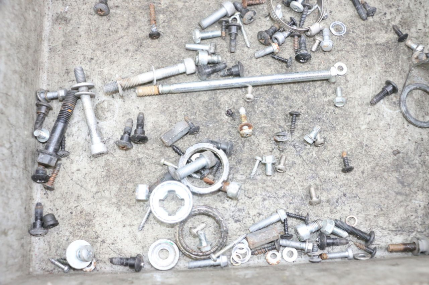 photo de SAC VISSERIE VIS PIAGGIO ZIP 4T 50 (2018 - 2020) - Détail de la pièce